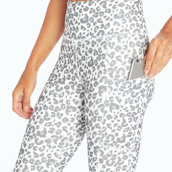 Jessica Simpson Movement Capri in Silver leopard - Picture 2 of 11
